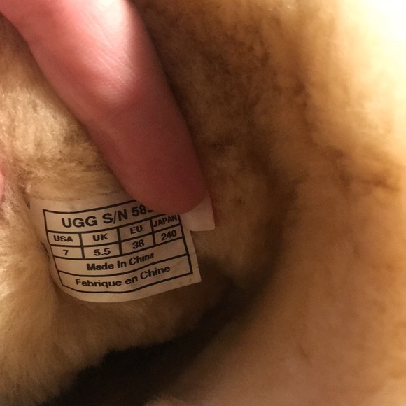 UGG Australia Bailey Button 5838. - Picture 5 of 5